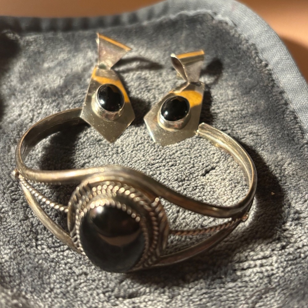 Vintage Navajo Sterling Silver Black Onyx Cuff Bracelet & Earrings Set
